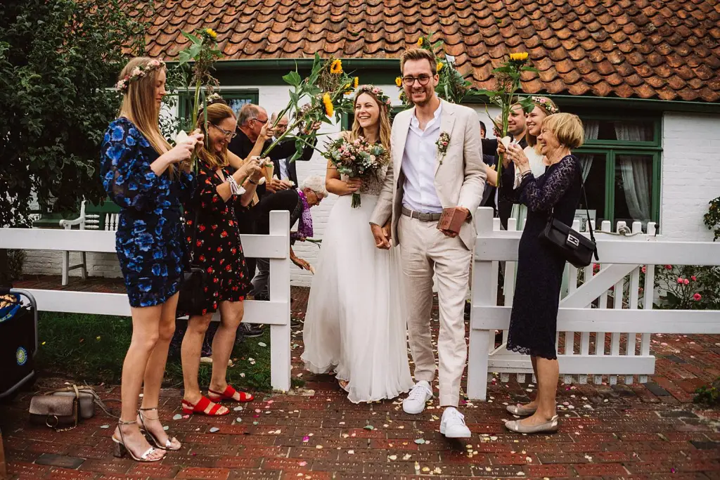 Hochzeitsfotograf Langeoog – Empfang des Brautpaares nach der Trauung