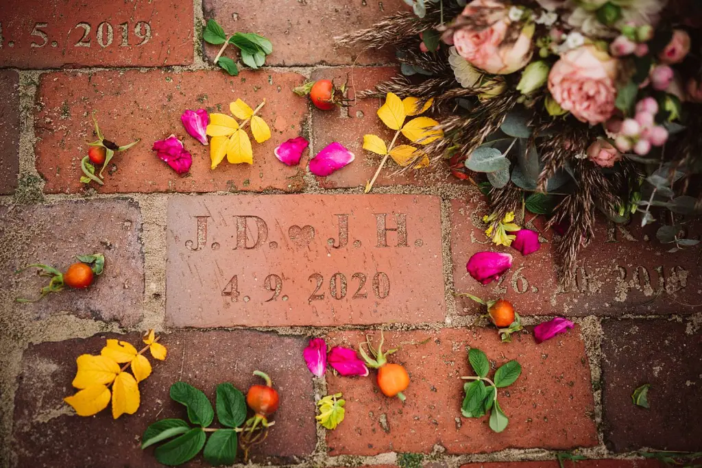 Hochzeitsfotograf Langeoog – Detailaufnahme des Hochzeitsklinkers