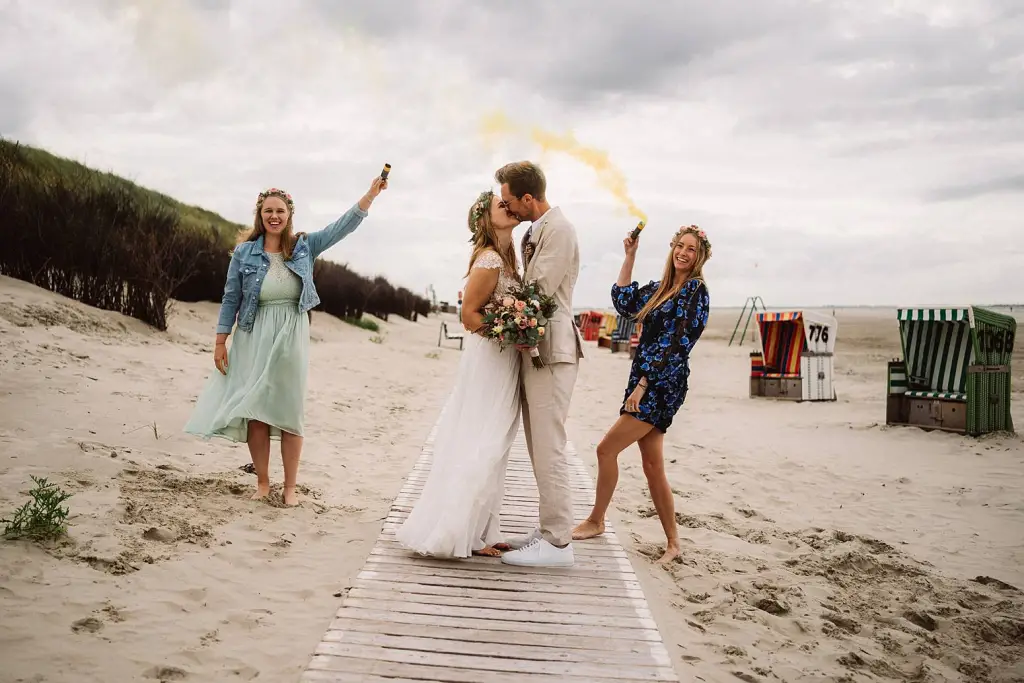 Hochzeitsfotograf Langeoog – Hochzeit am Strand bei Sonnenlicht