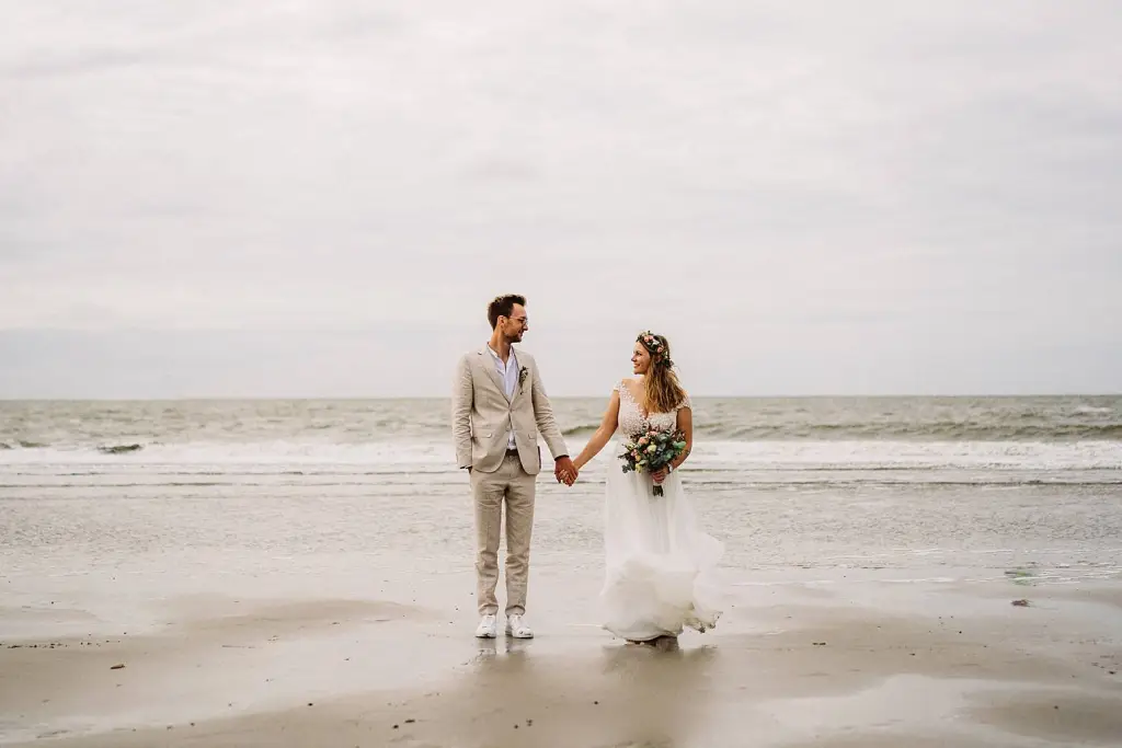 Hochzeitsfotograf Langeoog – Paarshooting am Strand von Langeoog