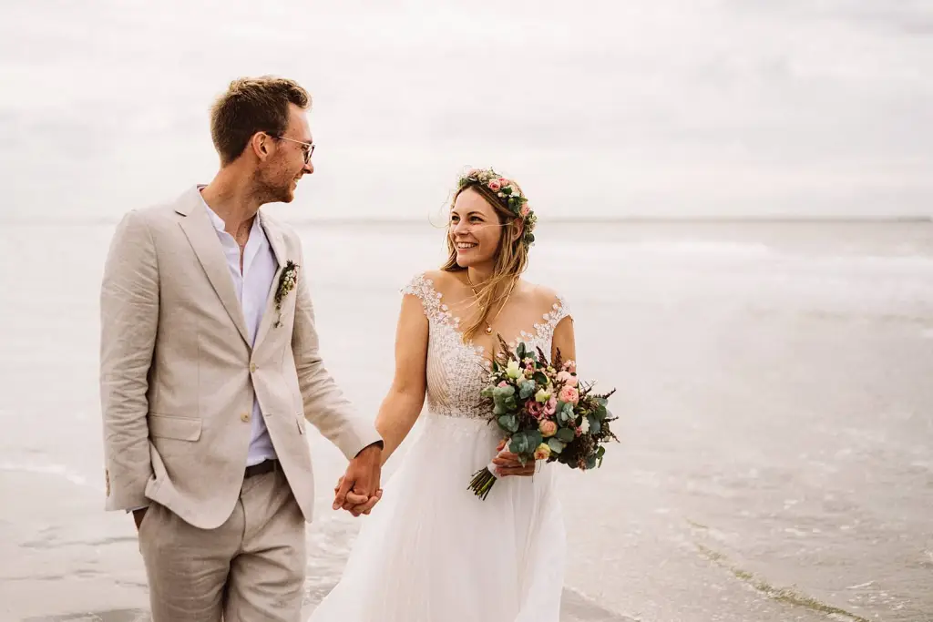 Hochzeitsfotograf Langeoog – Romantisches Paarshooting am Strand