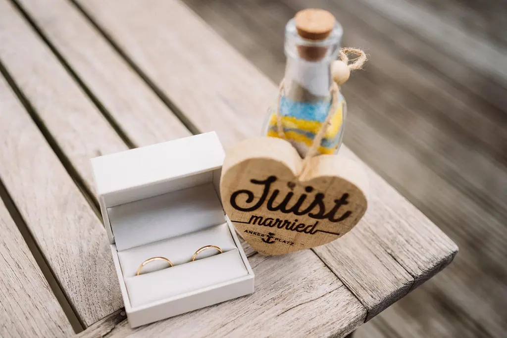 Hochzeitsringe bei einer Hochzeit auf der Insel Juist