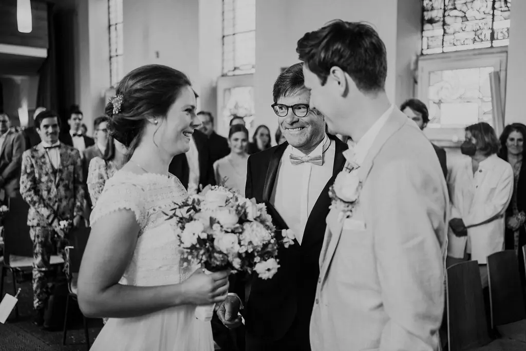 Übergabe der Braut bei einer kirchlichen Hochzeit auf der Insel Juist