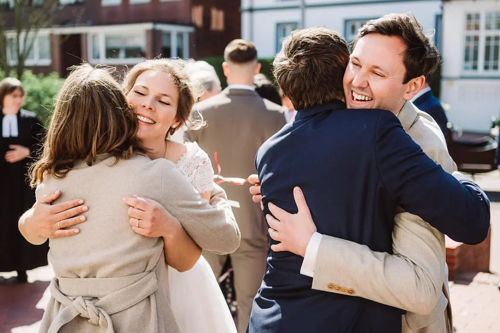 Gratulationen bei einer Hochzeit auf der Insel Juist