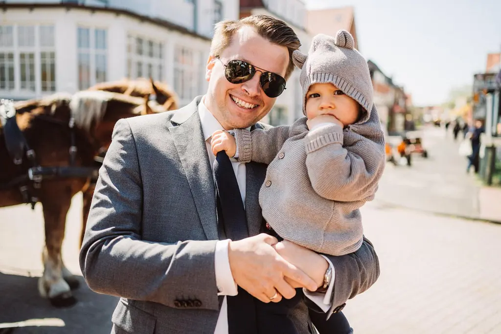 Hochzeitsgesellschaft bei einer Hochzeit auf der Insel Juist