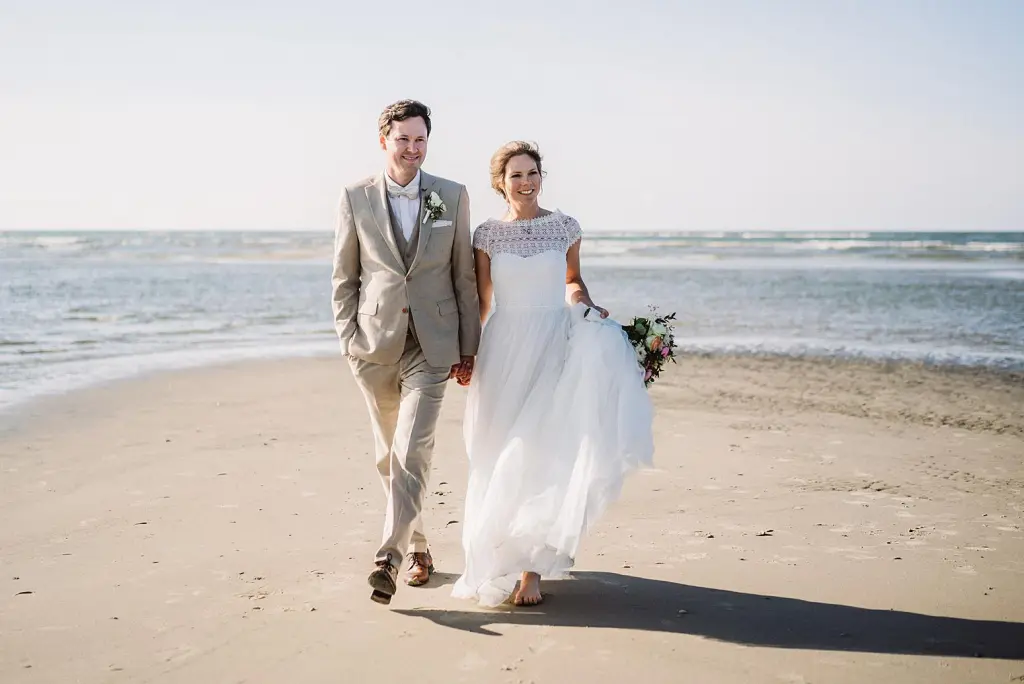 Brautpaar am Strand der Insel Juist