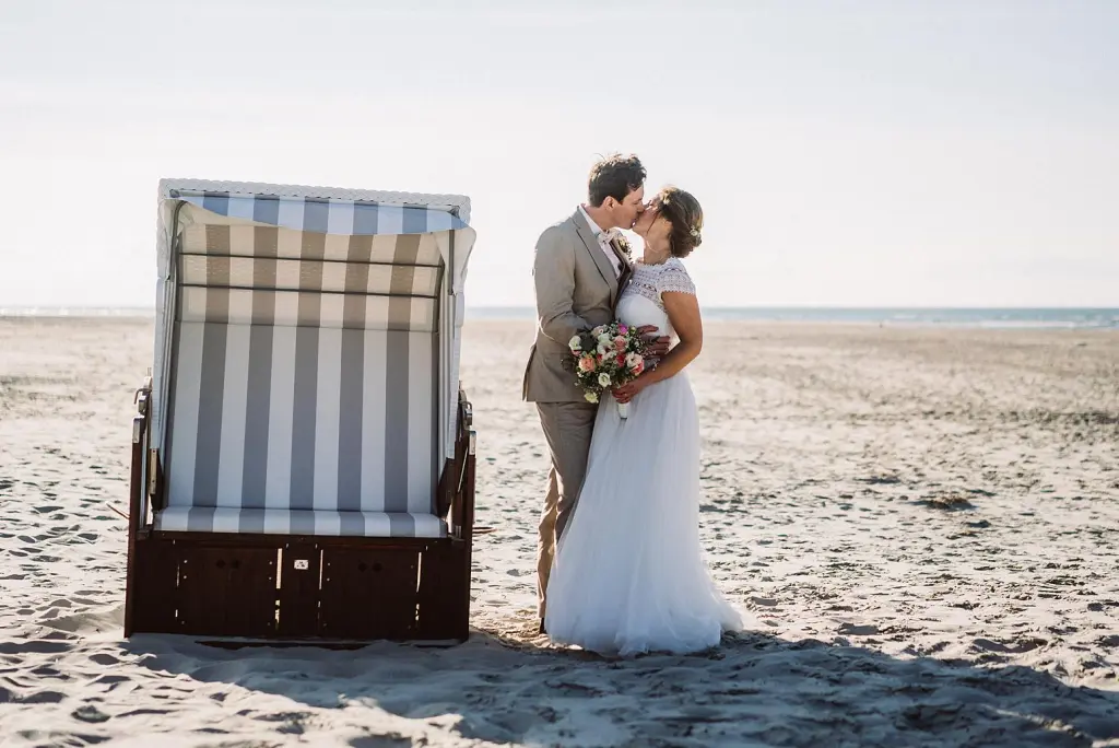 Brautpaar am Strand der Insel Juist