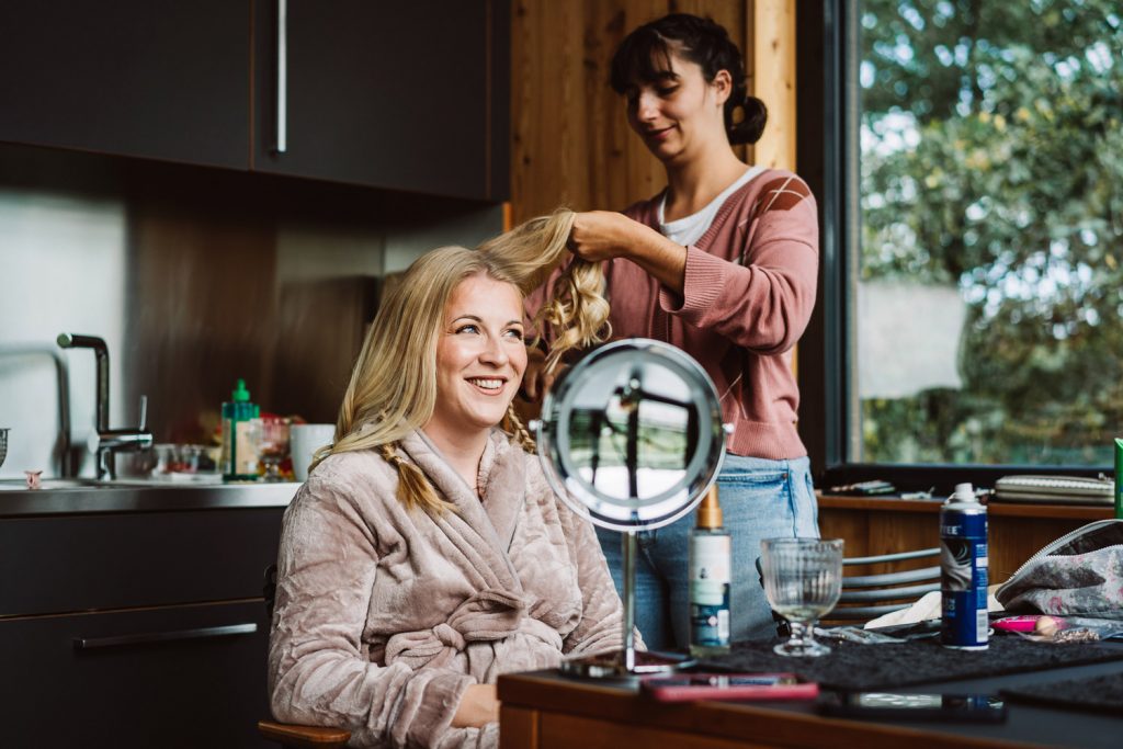 Getting Ready Braut im Baumhaus Lütetsburg – Hochzeitsfotograf Elmar Tapper