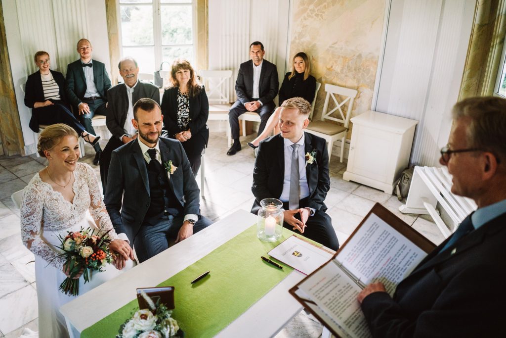 Standesamtliche Trauung im Tempel der Freundschaft im Schlosspark Lütetsburg
