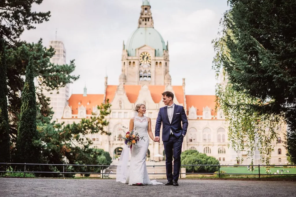 Brautpaar vor dem Neuen Rathaus – Hochzeitsfotograf Hannover Elmar Tapper