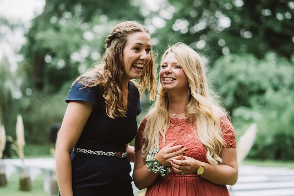 Hochzeitsgäste in Norden bei Aurich