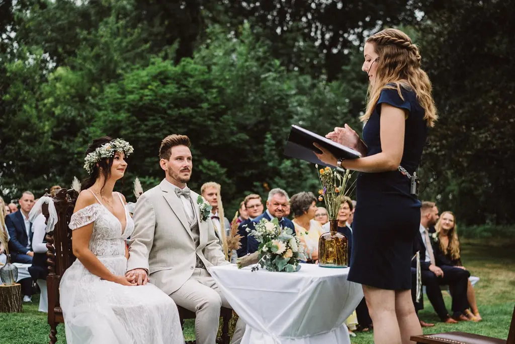 Zeremonie bei einer Freien Trauung in Norden bei Aurich