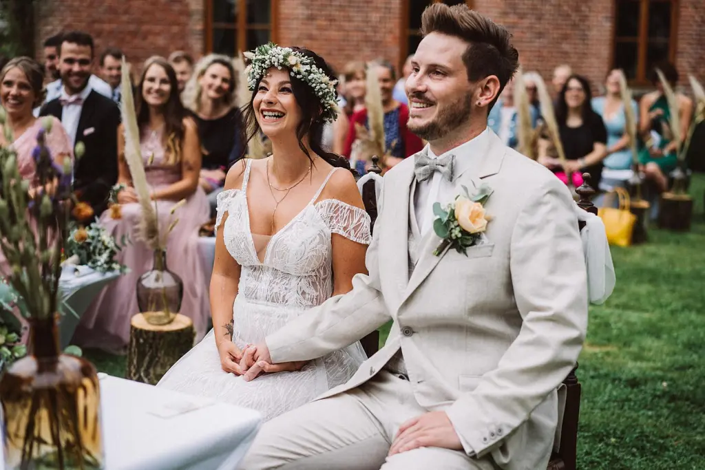 Hochzeitspaar bei ihrer Hochzeit in Norden bei Aurich