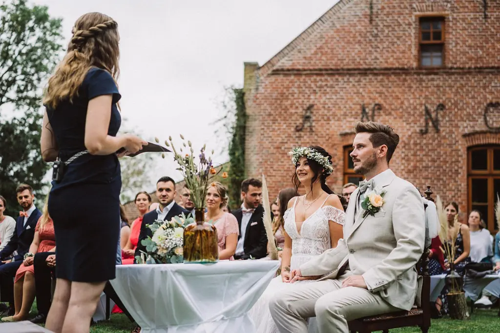 Hochzeitspaar bei ihrer Hochzeit in Norden bei Aurich