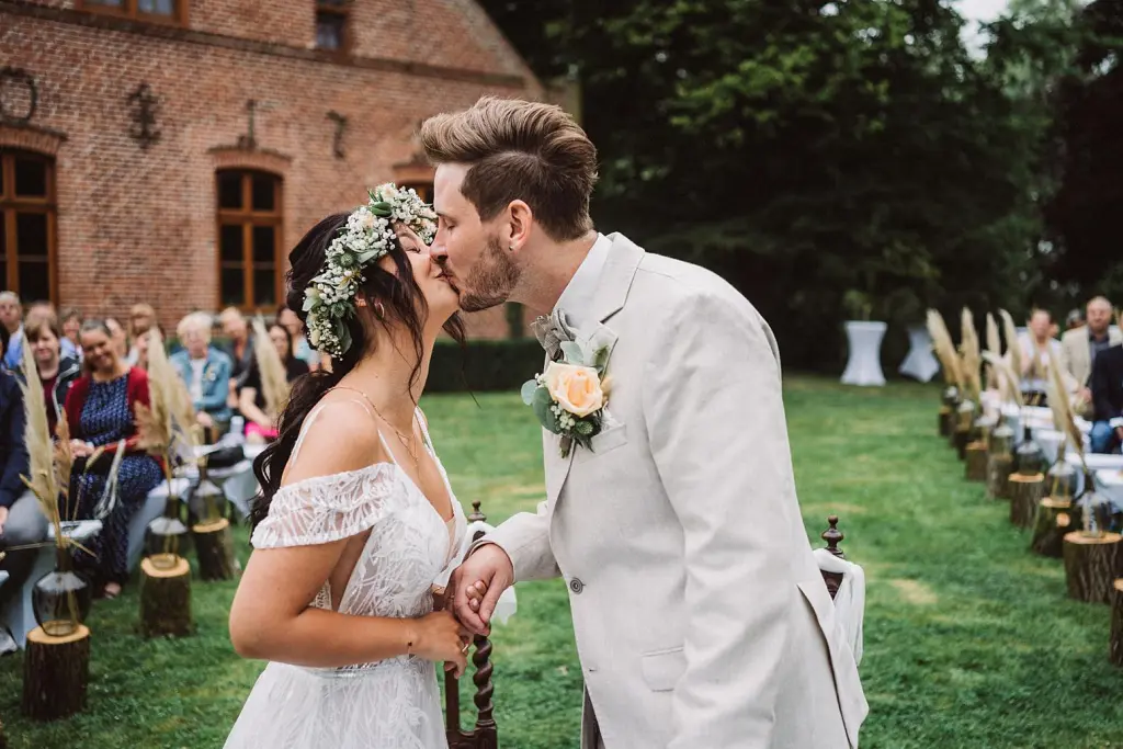 Hochzeitskuss bei einer Hochzeit in Norden bei Aurich