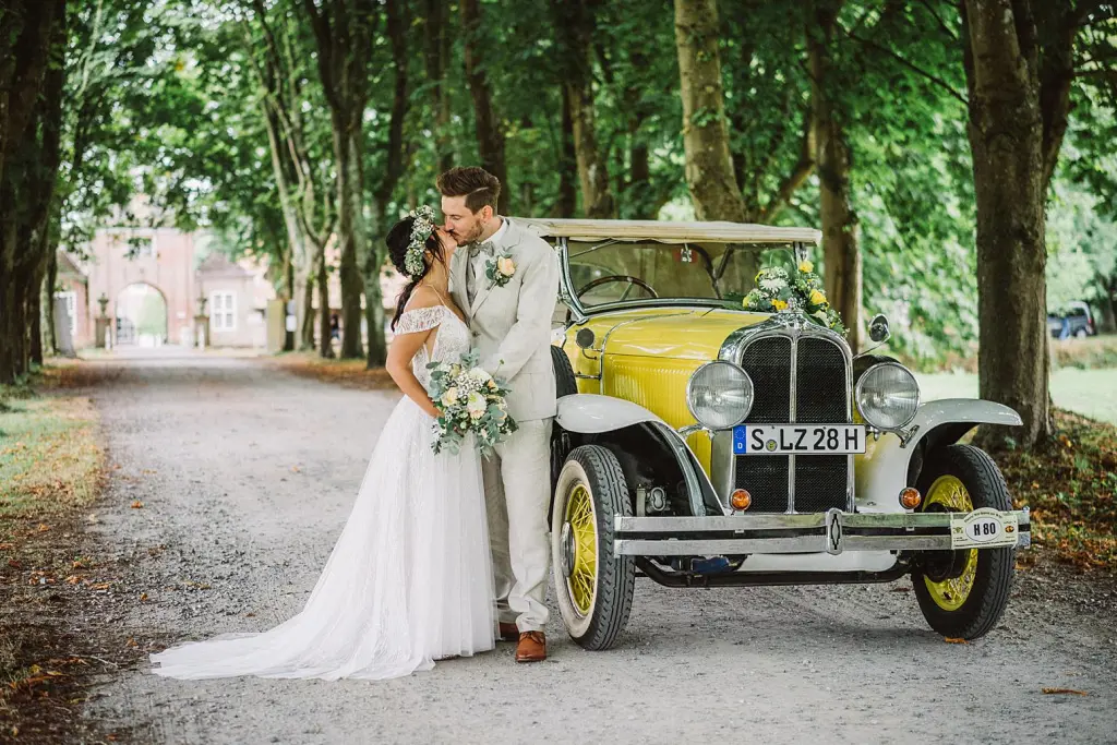 Brautpaarfotos im Schlosspark LĂĽtetsburg bei Norden / Aurich