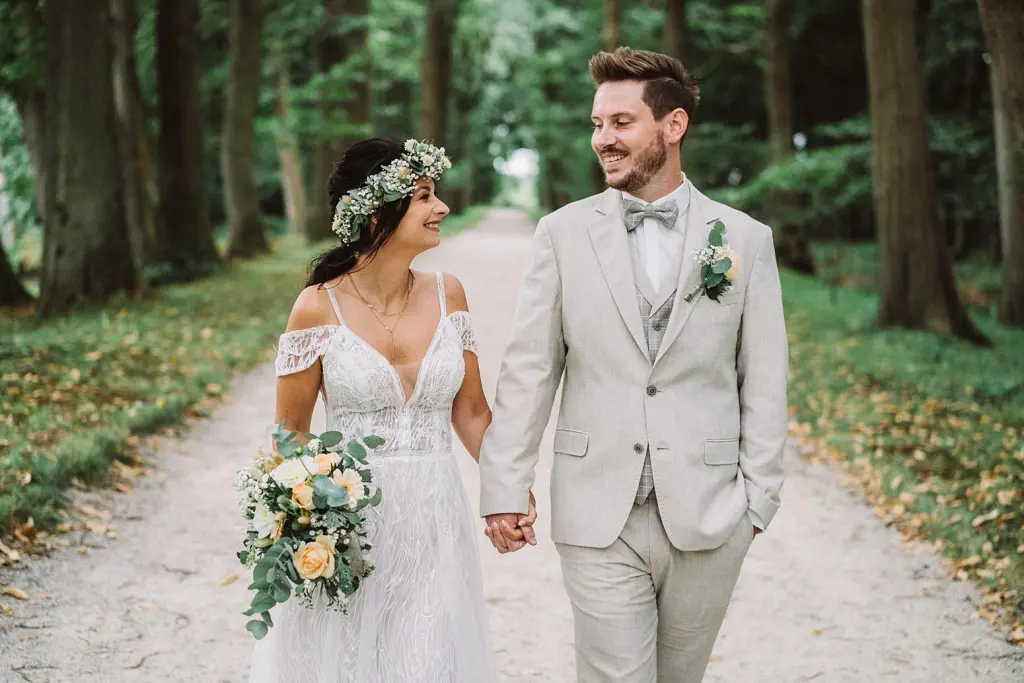 Bratutpaarshooting bei einer Hochzeit im Schlosspark LĂĽtetsburg bei Norden / Aurich