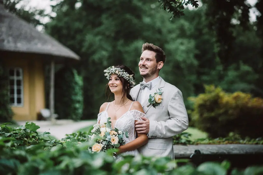 Bratutpaarshooting bei einer Hochzeit im Schlosspark LĂĽtetsburg bei Norden / Aurich