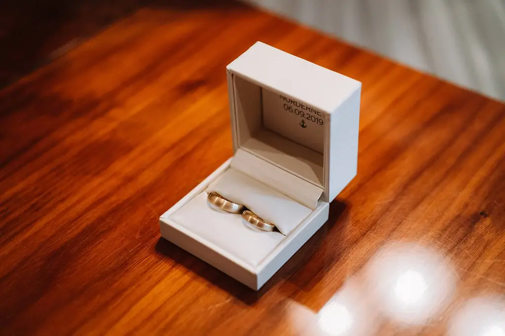 Hochzeitsfotograf Norderney – Eheringe der Trauung auf Norderney