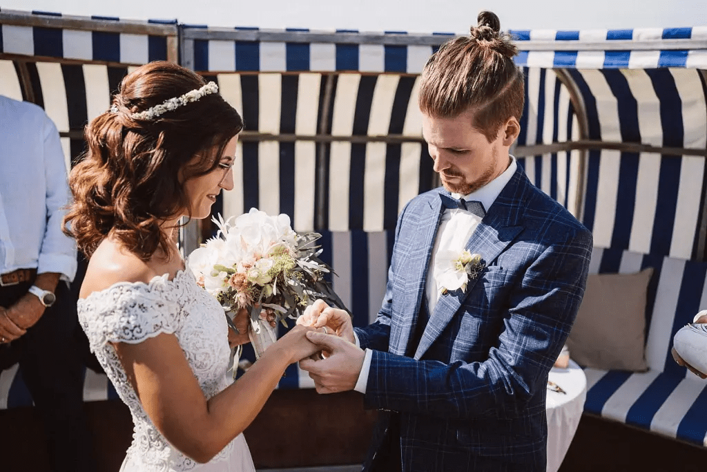 Ringtausch am Badekarren – Hochzeitsfotograf Norderney Elmar Tapper