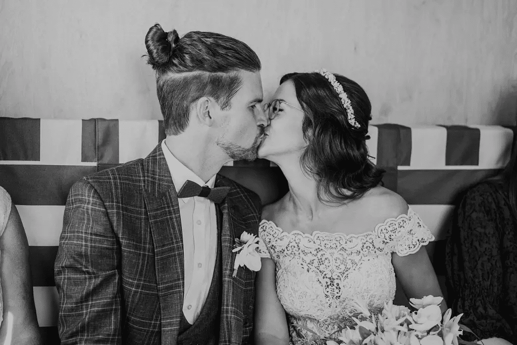 Brautpaar im Badekarren – Hochzeitsfotograf Norderney Elmar Tapper