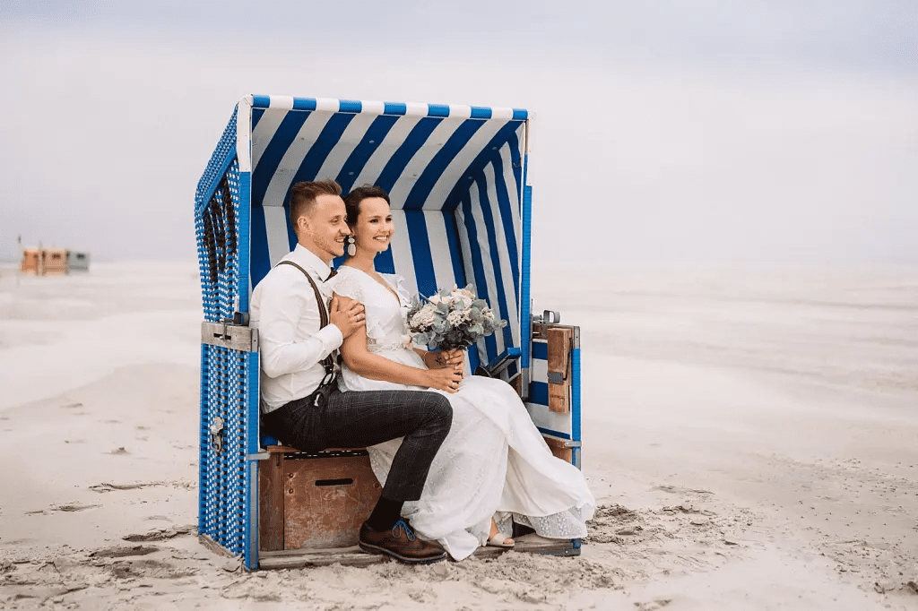 Hochzeitspaar auf der Insel Borkum