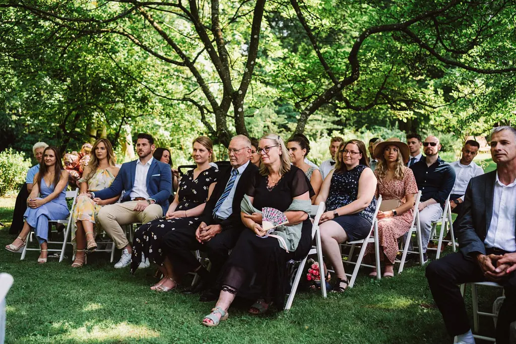 Hochzeitsfotograf Burg Berum – Gäste bei der Hochzeitsfeier