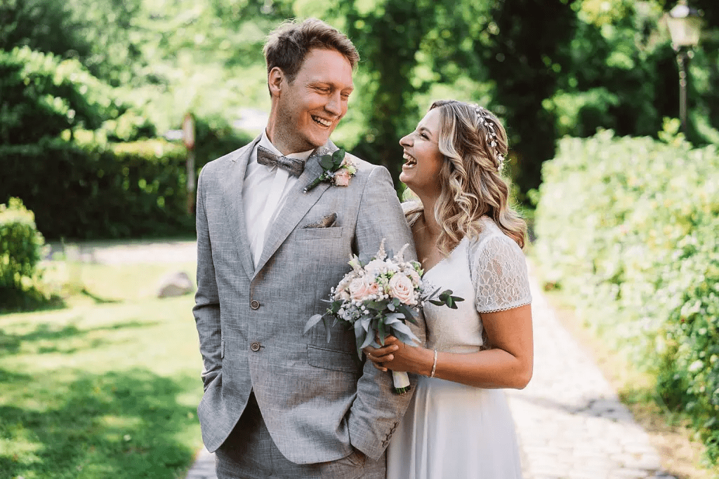 Hochzeitsfoto bei der Burg Berum