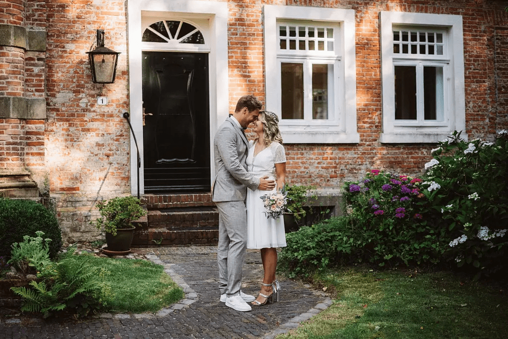 Hochzeitsfotograf Burg Berum – Porträtfoto des Brautpaars