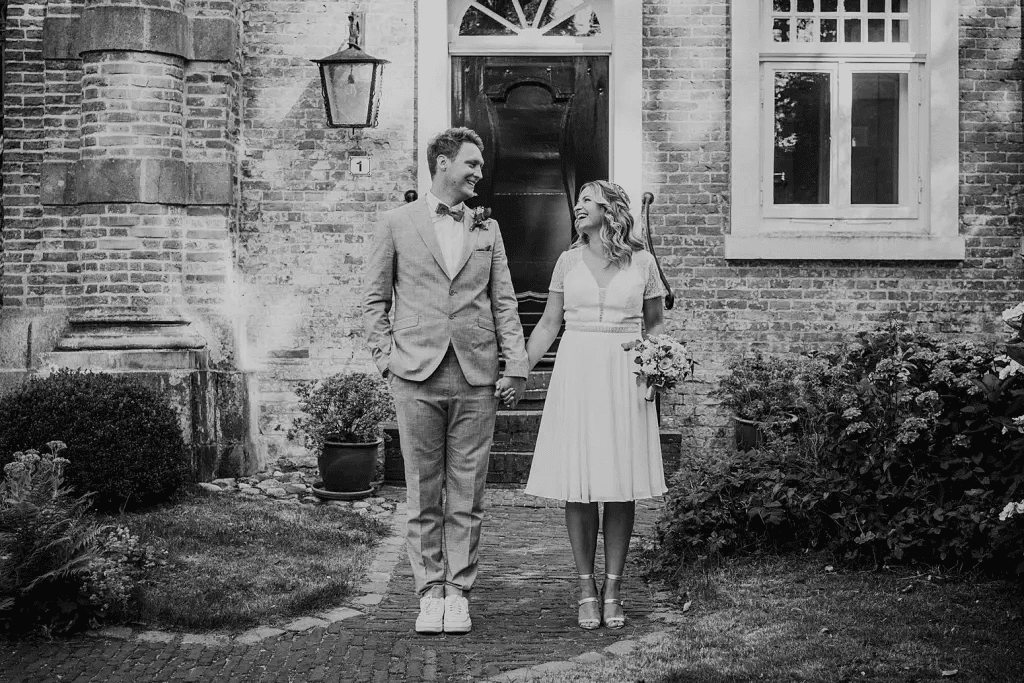 Hochzeitsfotograf Burg Berum – Paarshooting im Burggarten