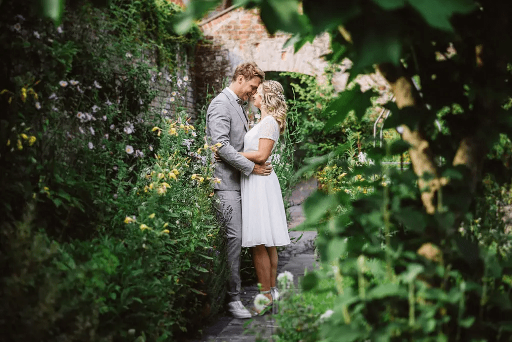 Hochzeitsfotograf Burg Berum – Paar bei Abendstimmung