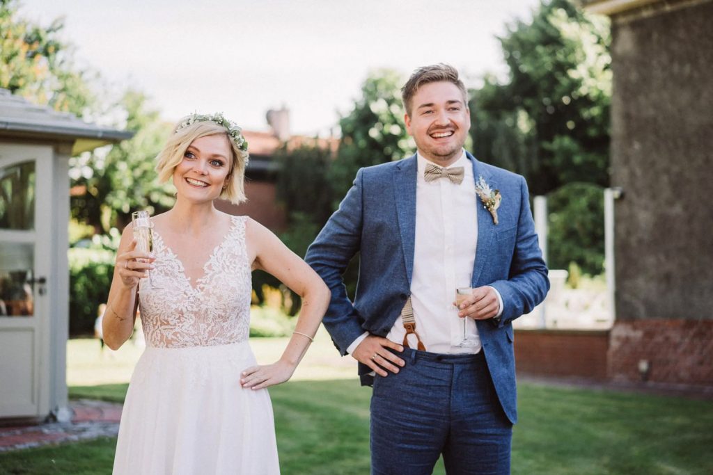 Braut und Bräutigam bei ihrer Hochzeit in Emden
