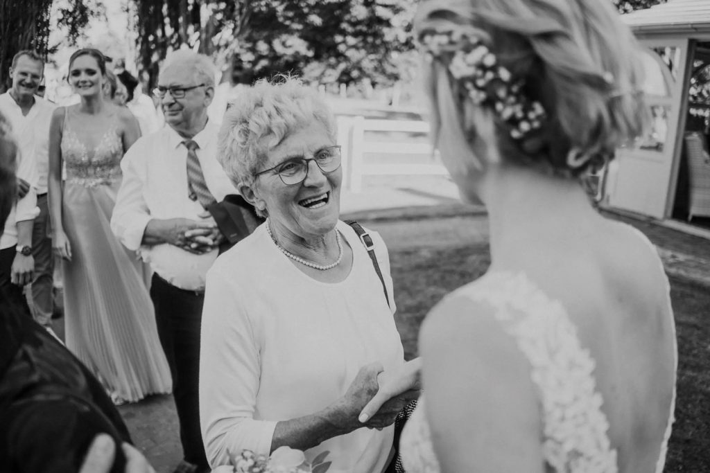 Gratulationen bei einer freien Trauung in Emden