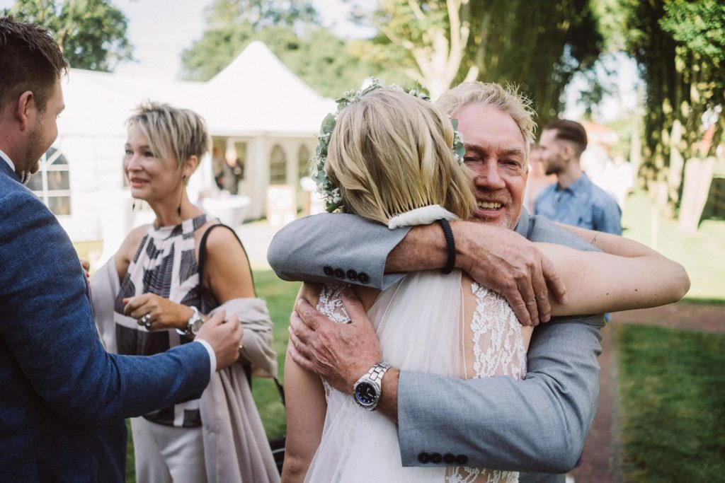 Gratulationen bei einer Hochzeit in Emden