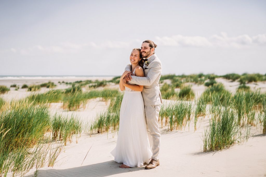 Brautpaar in den Dünen – Hochzeitsfotograf Juist Elmar Tapper
