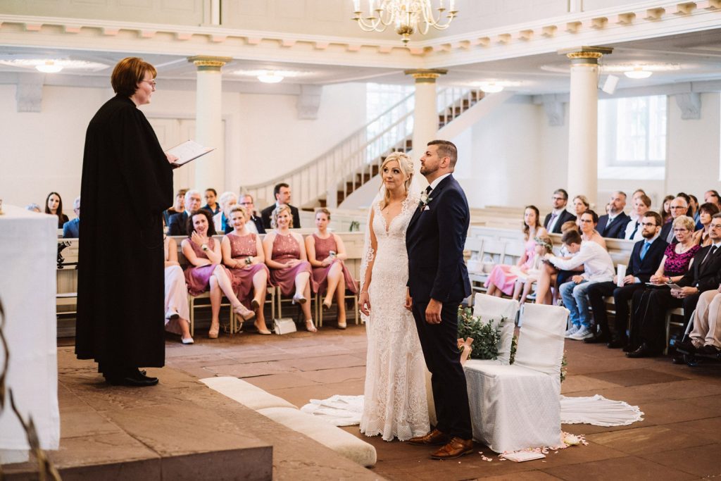 Kirchliche Trauung in der Lambertikirche Aurich – Hochzeitsfotograf Elmar Tapper begleitet das Brautpaar