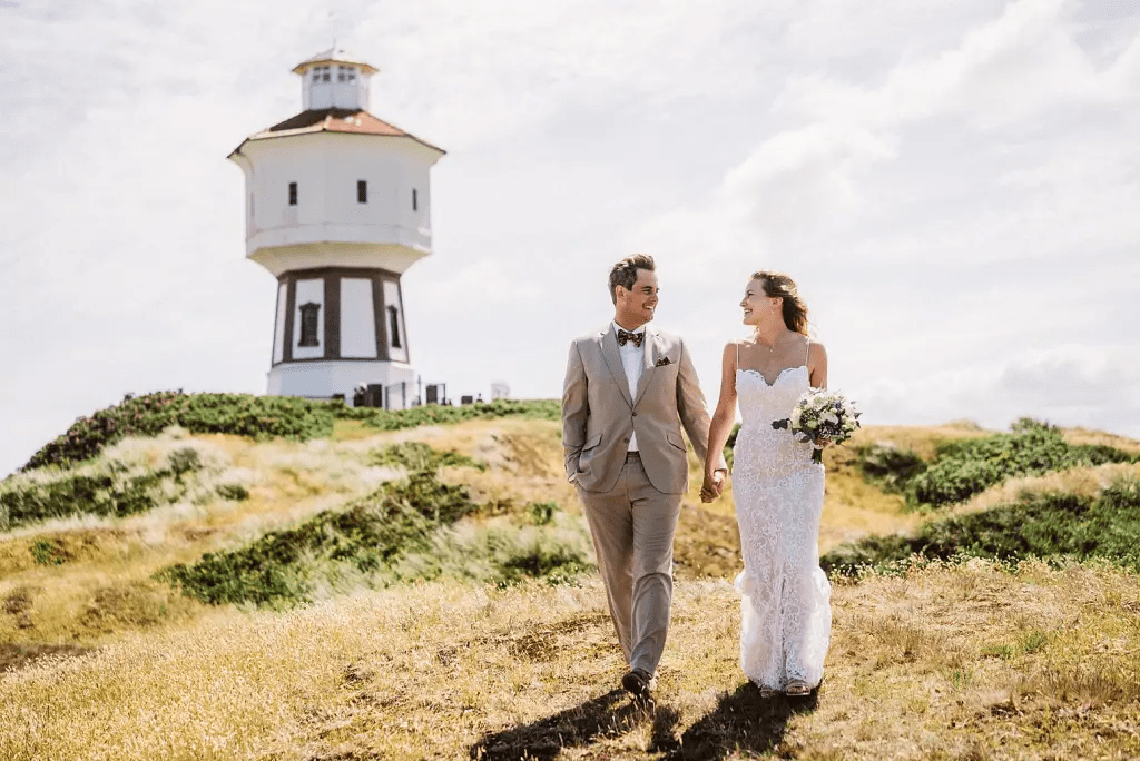 Brautpaar am Wasserturm von Langeoog – Hochzeitsfotograf Elmar Tapper