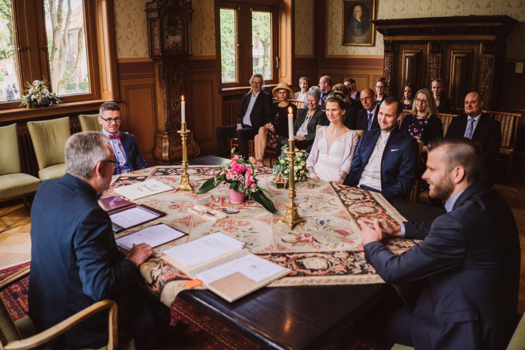 Standesamtliche Hochzeit im Ständesaal Aurich – Hochzeitsfotograf Elmar Tapper
