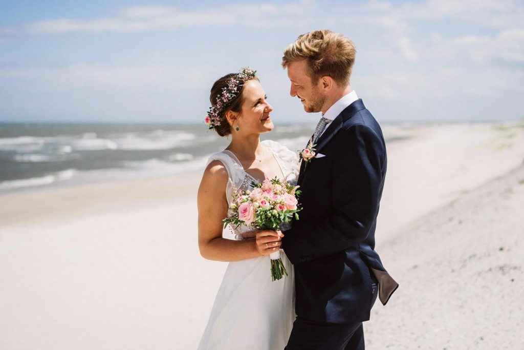 Hochzeitsfotograf Wangerooge - Hochzeitsfoto am Strand