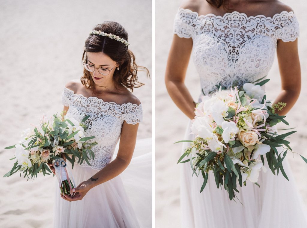 Braut auf Norderney mit Hochzeitsstrauß bei der Strandhochzeit
